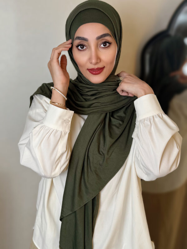 روسری کشی زیتونی