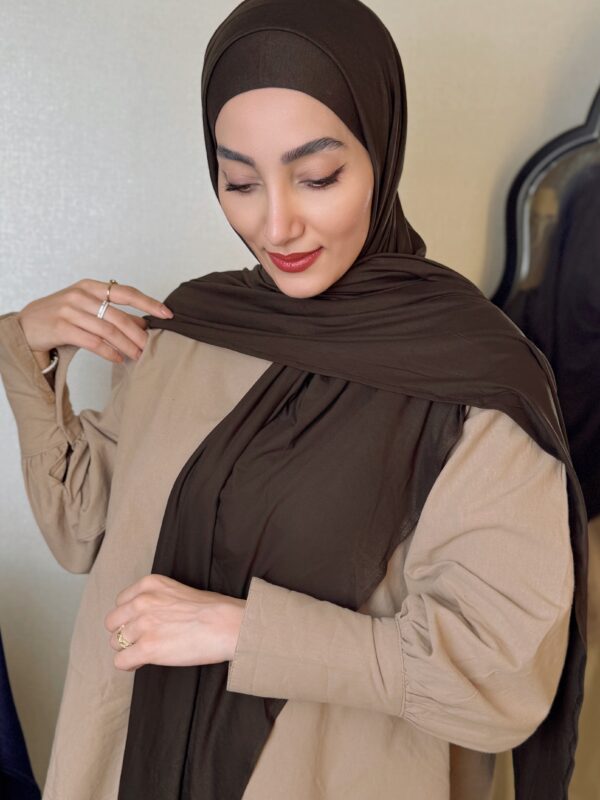 روسری کشی قهوه ای